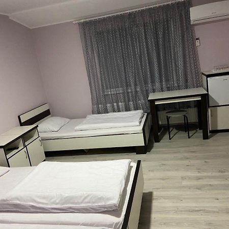 Guest House Max Khmelʼnytsʼkyy Buitenkant foto