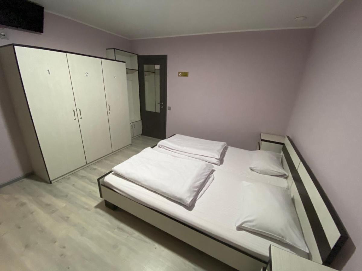 Guest House Max Khmelʼnytsʼkyy Buitenkant foto