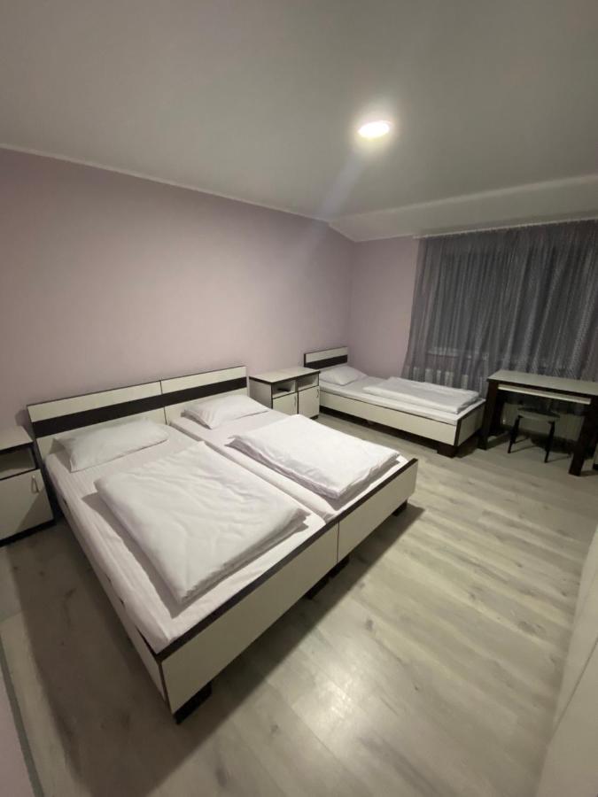 Guest House Max Khmelʼnytsʼkyy Buitenkant foto