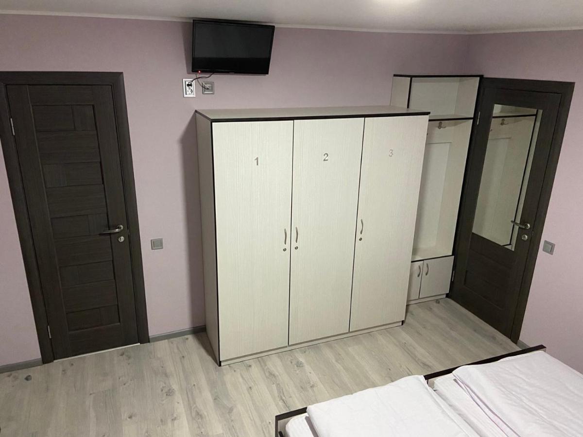 Guest House Max Khmelʼnytsʼkyy Buitenkant foto