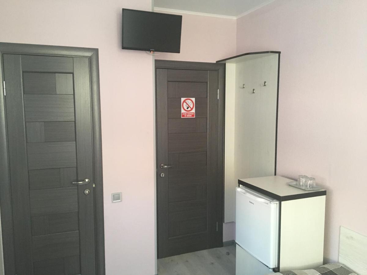 Guest House Max Khmelʼnytsʼkyy Buitenkant foto